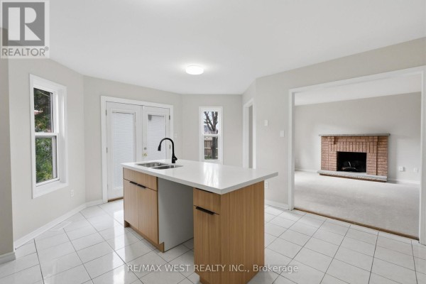 Primary Bedroom - 60 Furrow Drive, Whitby, ON L1R1Y7 Photo 5