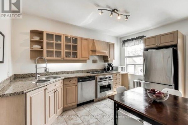 Living room - 60 Gillespie Avenue, Toronto, ON M6N2Y6 Photo 3