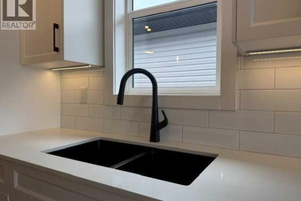 3pc Bathroom - 60 Gray Close, Sylvan Lake, AB T4S0W4 Photo 5