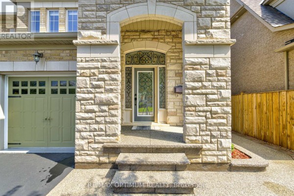 Great room - 60 Impulse Circle, Brampton, ON L6X0X9 Photo 4