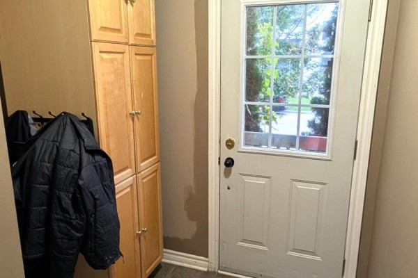 Foyer - 60 Johnston Street, Carleton Place, ON K7C4R7 Photo 3