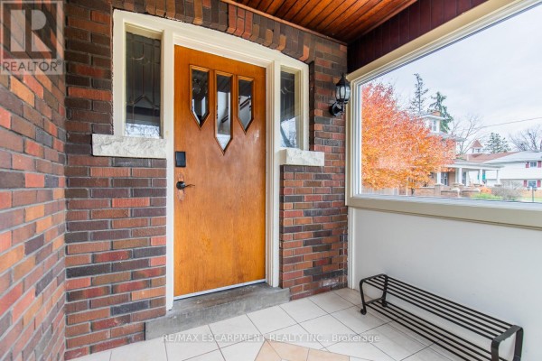 60 Lake Avenue Drive, Hamilton, ON, photo 2