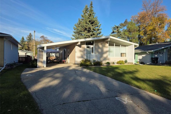 60 Laverendrye Crescent, Portage La Prairie, MB R1N1B2 Photo 2