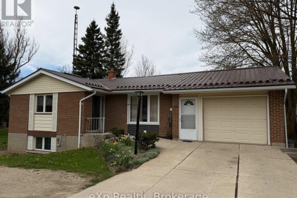 Entrance featuring a covered porch and large windows. - 60 Main Street E, Mapleton