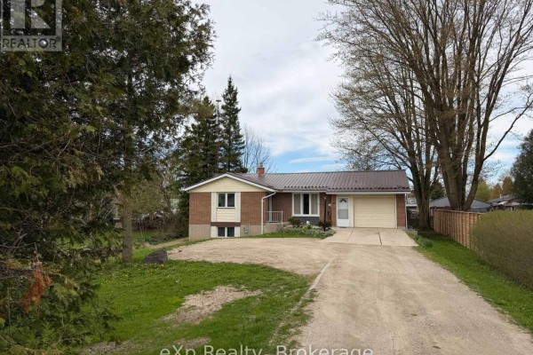 Modern kitchen with stainless steel appliances, dark cabinetry, and an island. - 60 Main Street E, Mapleton
