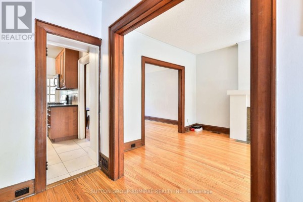 Kitchen - 60 Manor Road E, Toronto, ON M4S1P8 Photo 3