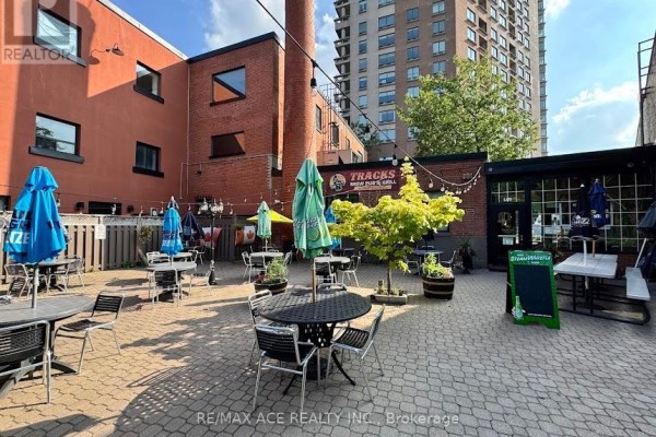 60 Queen Street E, Brampton, ON L6V1A9 Photo 4