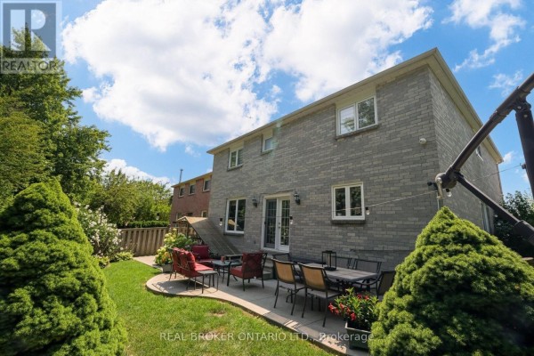 Family room - 60 Ravenswood Drive, Brampton, ON L6Y3Z4 Photo 4