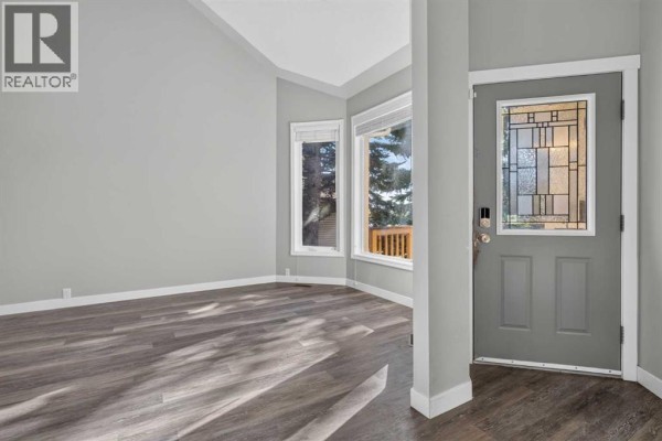 Living room - 60 Shawinigan Drive Sw, Calgary, AB T2Y1Y4 Photo 5