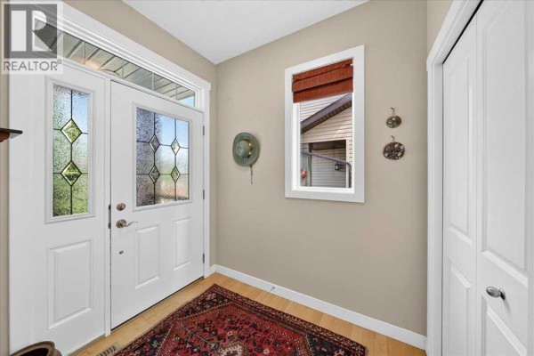 2pc Bathroom - 60 Sherwood Crescent Nw, Calgary, AB T3R0G2 Photo 5