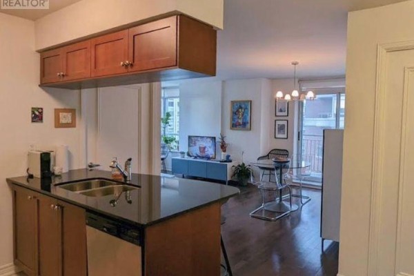Dining room - 60 St Clair Avenue W, Toronto, ON M4V1M1 Photo 4