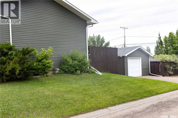 600 5th Avenue W, Assiniboia, SK, photo 3