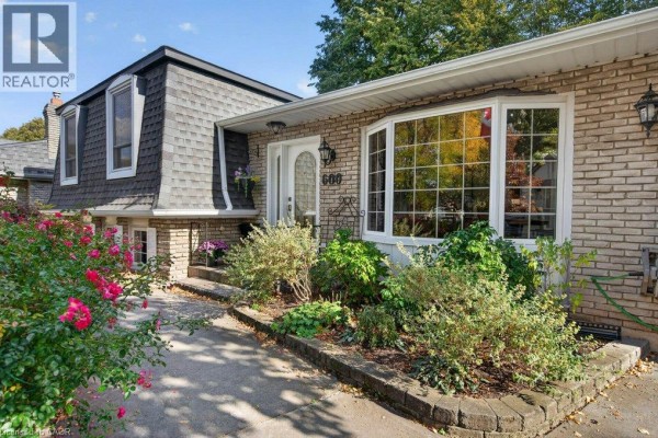 Den - 600 Holly Hill Crescent, Burlington, ON L7L3Z7 Photo 3