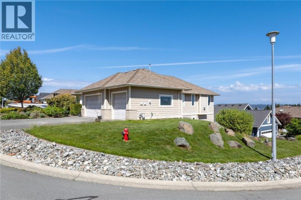 Living room - 600 Mariner Dr, Campbell River, BC V9H1V9 Photo 4