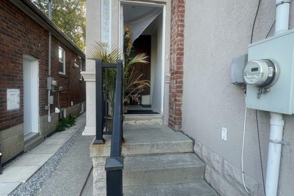 Kitchen - 600 Oakwood Avenue, Toronto, ON M6E2X8 Photo 3
