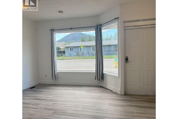 Kitchen - 600 Wade Avenue W, Penticton, BC V2A1V7 Photo 3