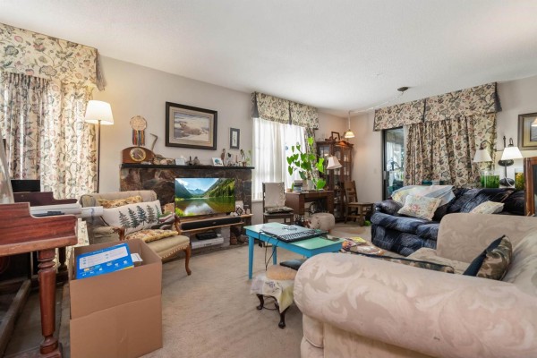 6001 194a Street, Surrey, BC V3S7L2 Photo 4