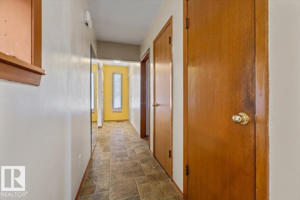 Primary Bedroom - 6003 95 Av Nw, Edmonton, AB T6B1A4 Photo 4