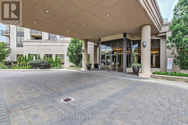 Covered entrance driveway with interlocking pavers and large pillars. - 601 - 133 Wynford Drive, Toronto