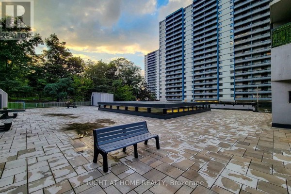 601 - 150 Charlton Avenue E, Hamilton, ON L8N3X3 Photo 4