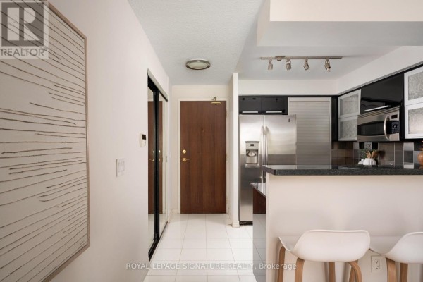 Bathroom - 601 - 17 Michael Power Place, Toronto, ON M9A5G5 Photo 5