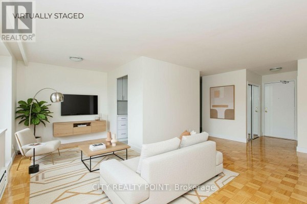 601 - 2 Grandstand Place, Toronto
