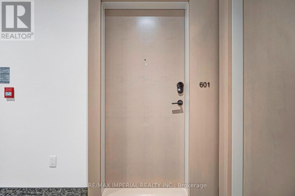 Living room - 601 - 280 Dundas Street W, Toronto, ON M5T0E3 Photo 4