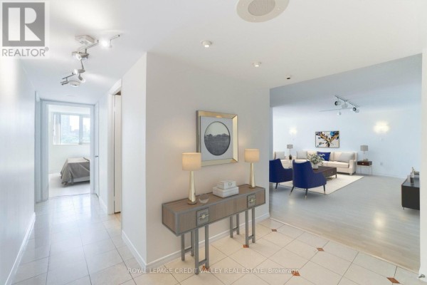 Dining room - 601 - 360 Bloor Street E, Toronto, ON M4W3M3 Photo 4