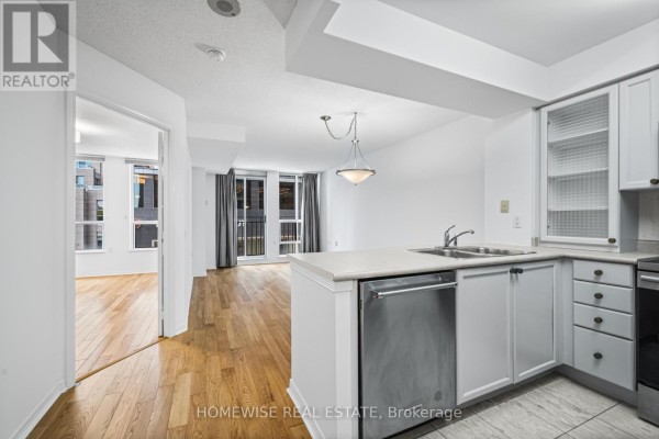 601 - 388 Bloor Street E, Toronto, ON M4W3W9 Photo 2