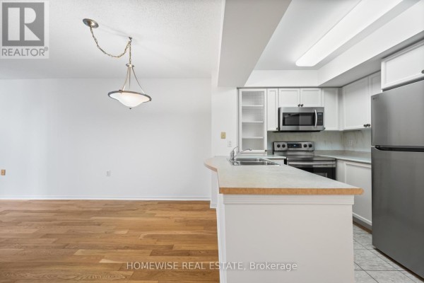 601 - 388 Bloor Street E, Toronto, ON M4W3W9 Photo 3
