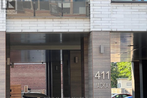 Close-up of the building entrance with signage "411 MACKAY". - 601 - 411 Mackay Street, Ottawa