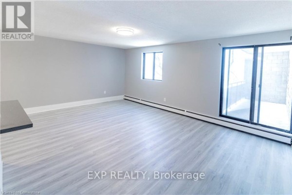 Living room - 601 - 4422 Huron Street, Niagara Falls, ON L2E7C8 Photo 4