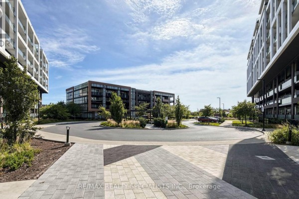 601 - 60 George Butchart Drive, Toronto, ON M3K0A7 Photo 2