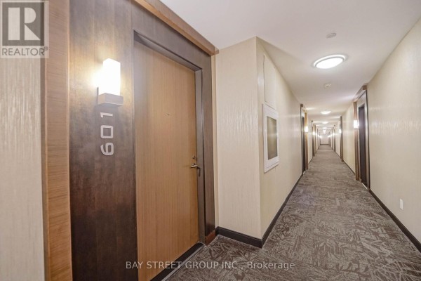 601 - 8228 Birchmount Road, Markham, ON L3R1A6 Photo 2