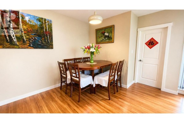 601 9266 University Crescent, Burnaby, BC V5A4Z1 Photo 5