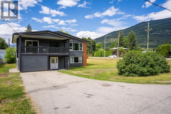 Bedroom - 601 Barry Road, Revelstoke, BC V0E2S0 Photo 2