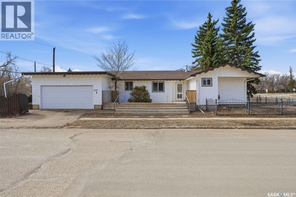 601 Centre Street, Assiniboia, SK, photo 2