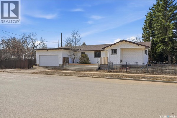 601 Centre Street, Assiniboia, SK, photo 3