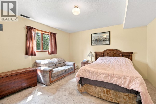 Bedroom 3 - 601 Whitebottom Road, Terrace, BC V8G0E4 Photo 4