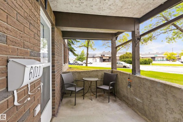 Kitchen - 6011 Tudor Gl, St  Albert, AB T8N3V4 Photo 3