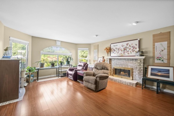 6012 124 Street, Surrey, BC V3X2C6 Photo 2
