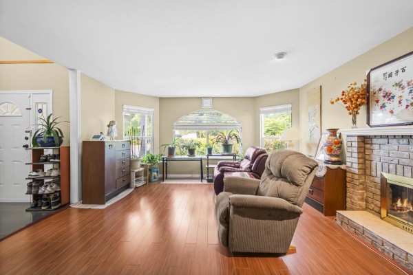 6012 124 Street, Surrey, BC V3X2C6 Photo 3