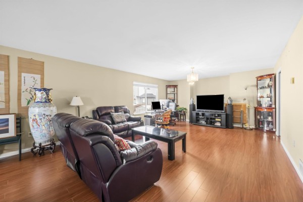6012 124 Street, Surrey, BC V3X2C6 Photo 4