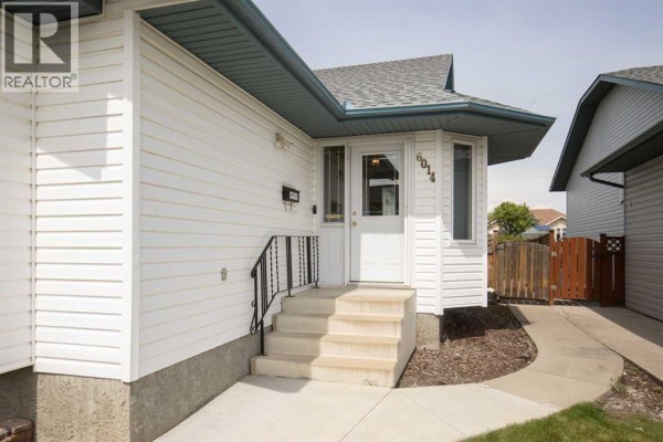 Kitchen - 6014 44 Street Crescent, Innisfail, AB T4G1L2 Photo 2