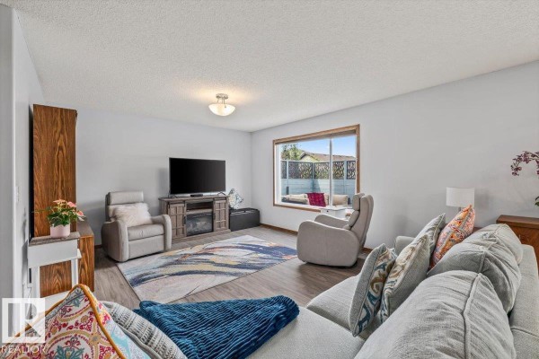 Primary Bedroom - 6014 48 Av, Beaumont, AB T4X0A3 Photo 5