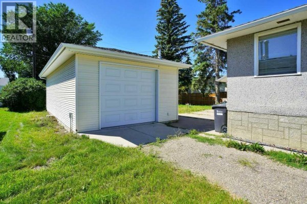 6014 56 Avenue, Red Deer, AB, photo 3