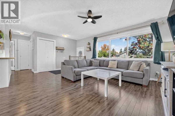 Bedroom - 6019 Penworth Road Se, Calgary, AB T2A4E9 Photo 5