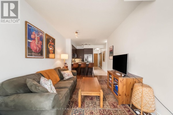 Bedroom - 602 - 1910 Lake Shore Boulevard W, Toronto, ON M6S1A2 Photo 5