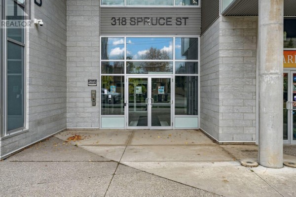 602 - 318 Spruce Street, Waterloo, ON M5A2J5 Photo 3