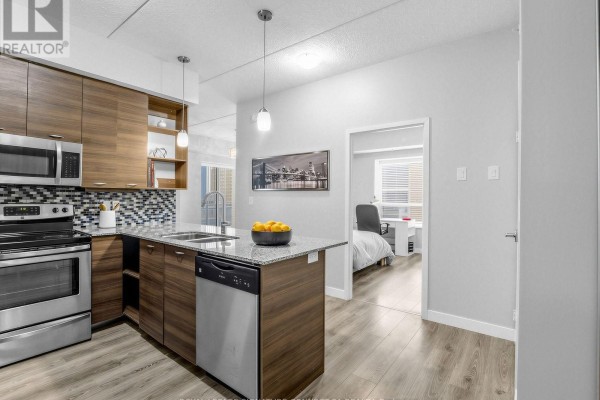 602 - 318 Spruce Street, Waterloo, ON M5A2J5 Photo 5